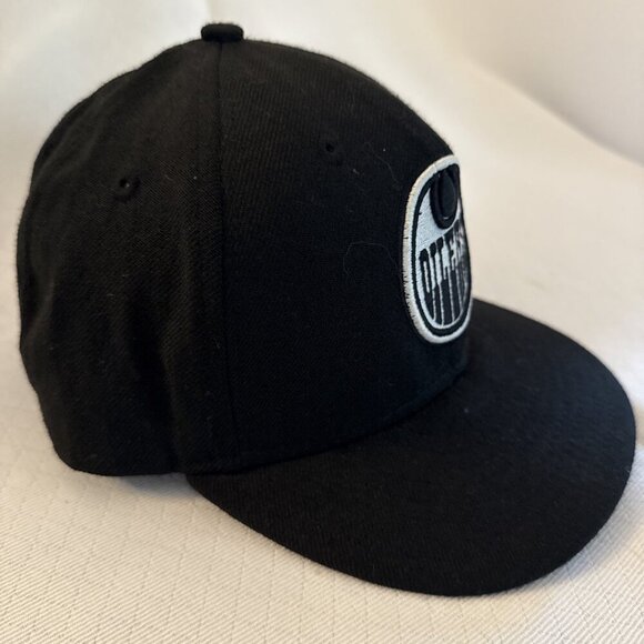 Edmonton Oilers NHL Official NewEra 59fifty Black and white Hat Wool Size 7 1/4 - Picture 2 of 9